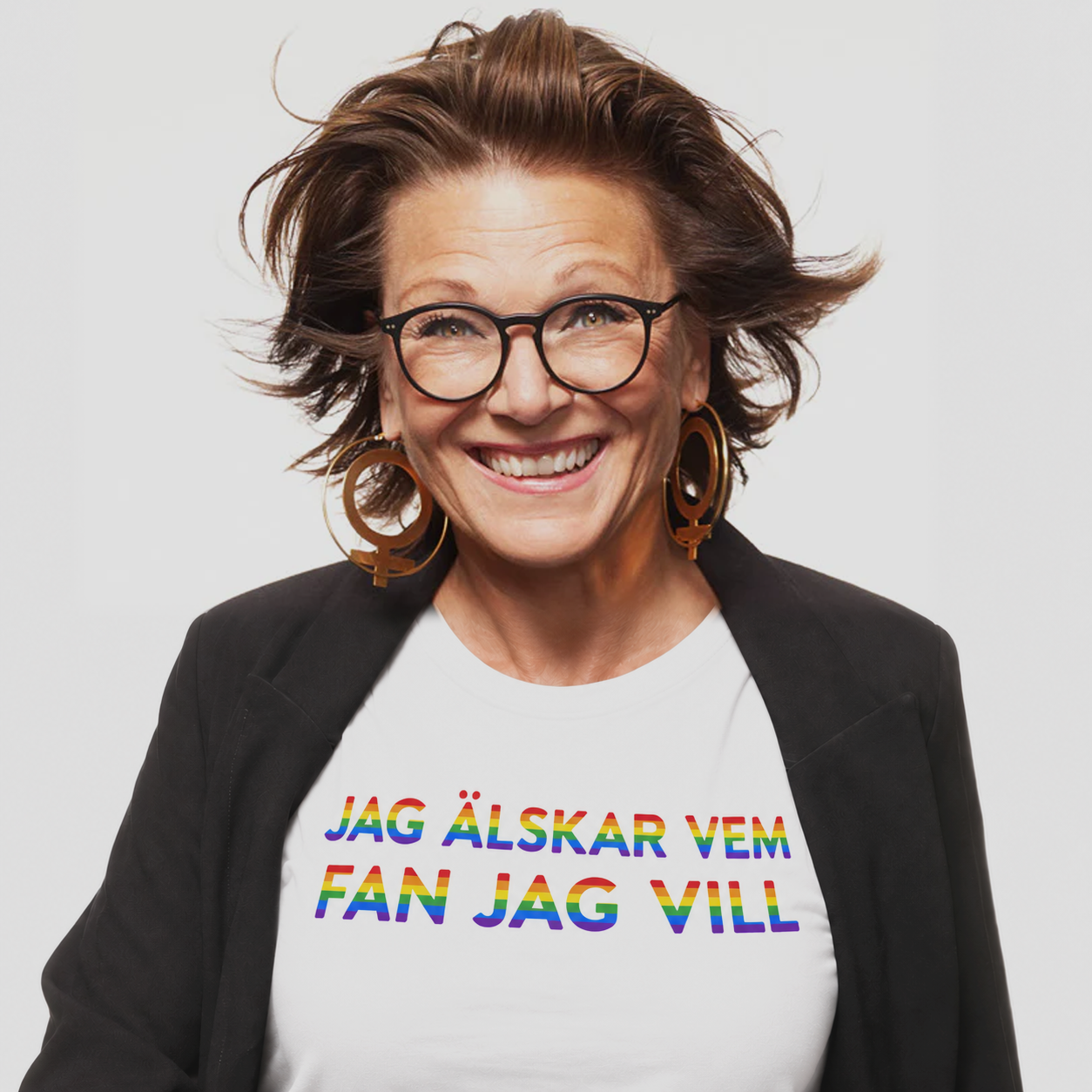 Pridetröjan T-shirt vit - "Jag älskar vem fan jag vill"